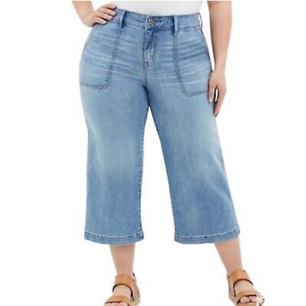 Torrid Crop Wide Leg Vintage Stretch High Rise Jean Size 22
